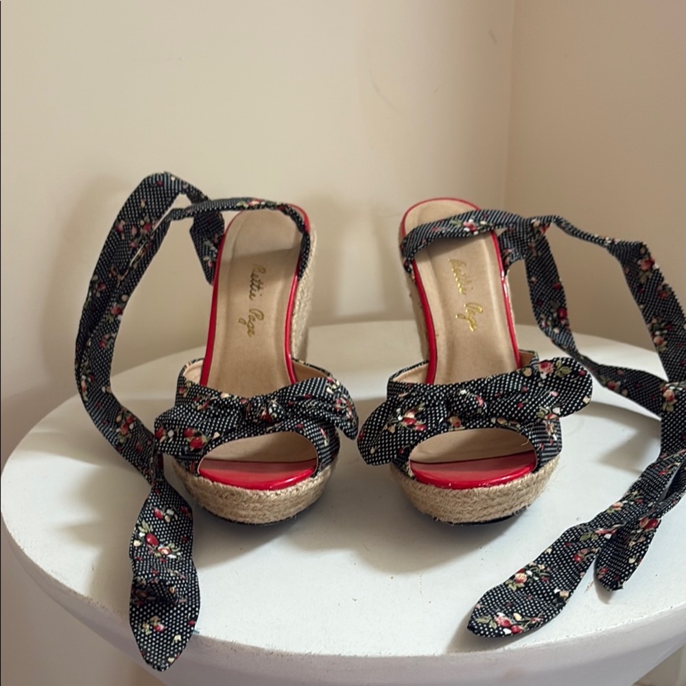 Bettie Page Black and Red Espadrilles with Glamorous Sparkle - Picture 2 of 7